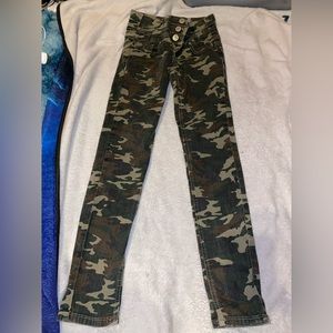 Camo skinny jeans